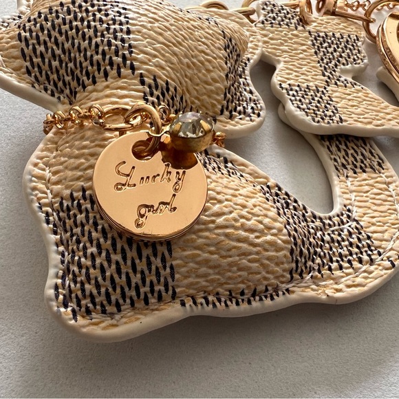 NWOT Cream Colored Checkered Kitty Keychain - Picture 4 of 4